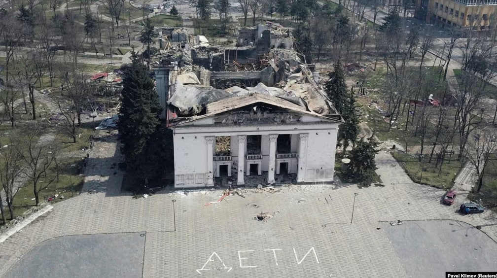 3 роки тому росія завдала удару по театру в Маріуполі